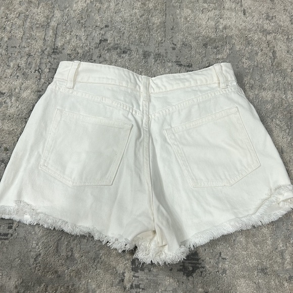 WHITE DENIM SHORTS - Picture 2 of 3